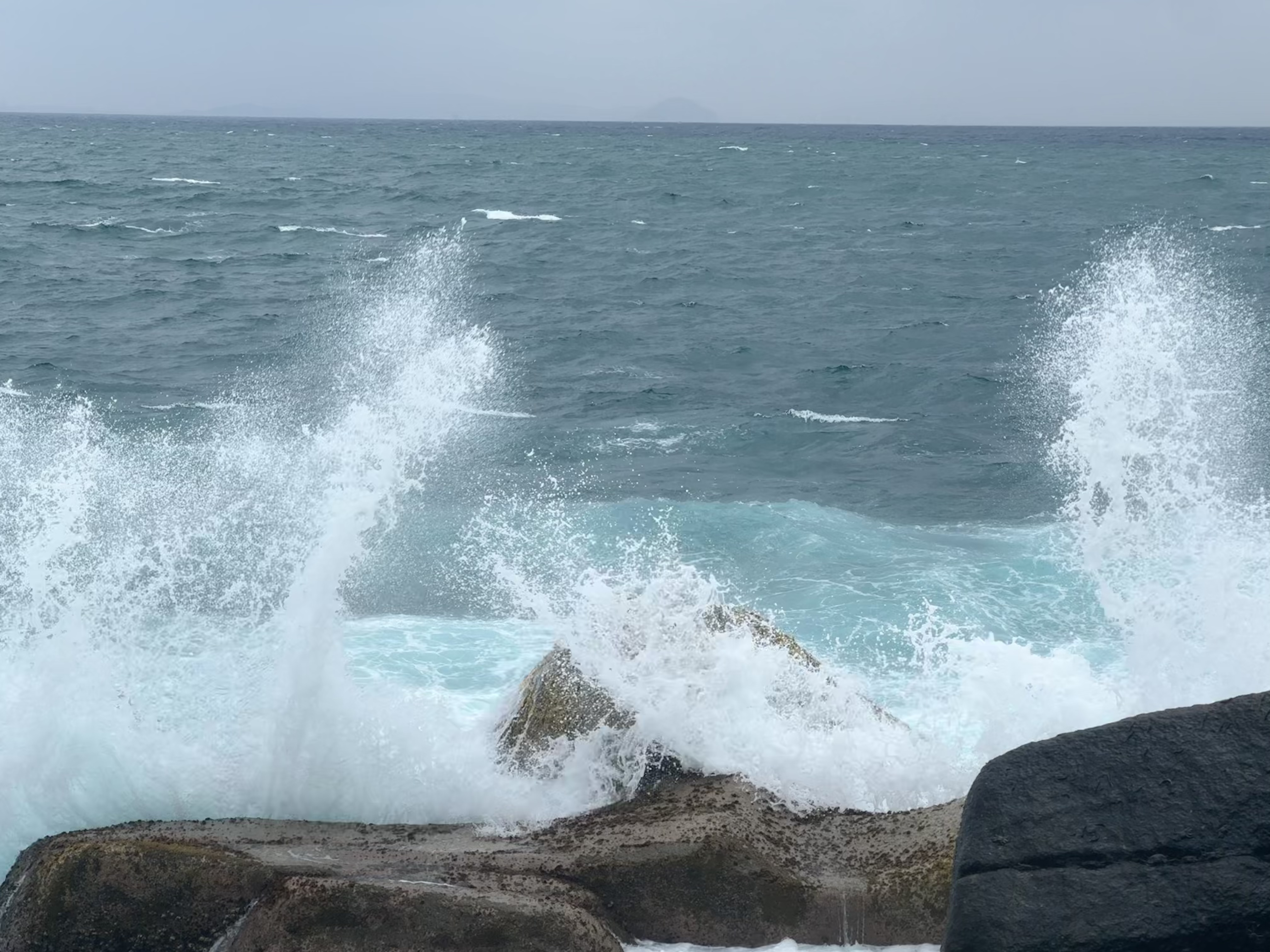Rocky Sea, Wave Crash